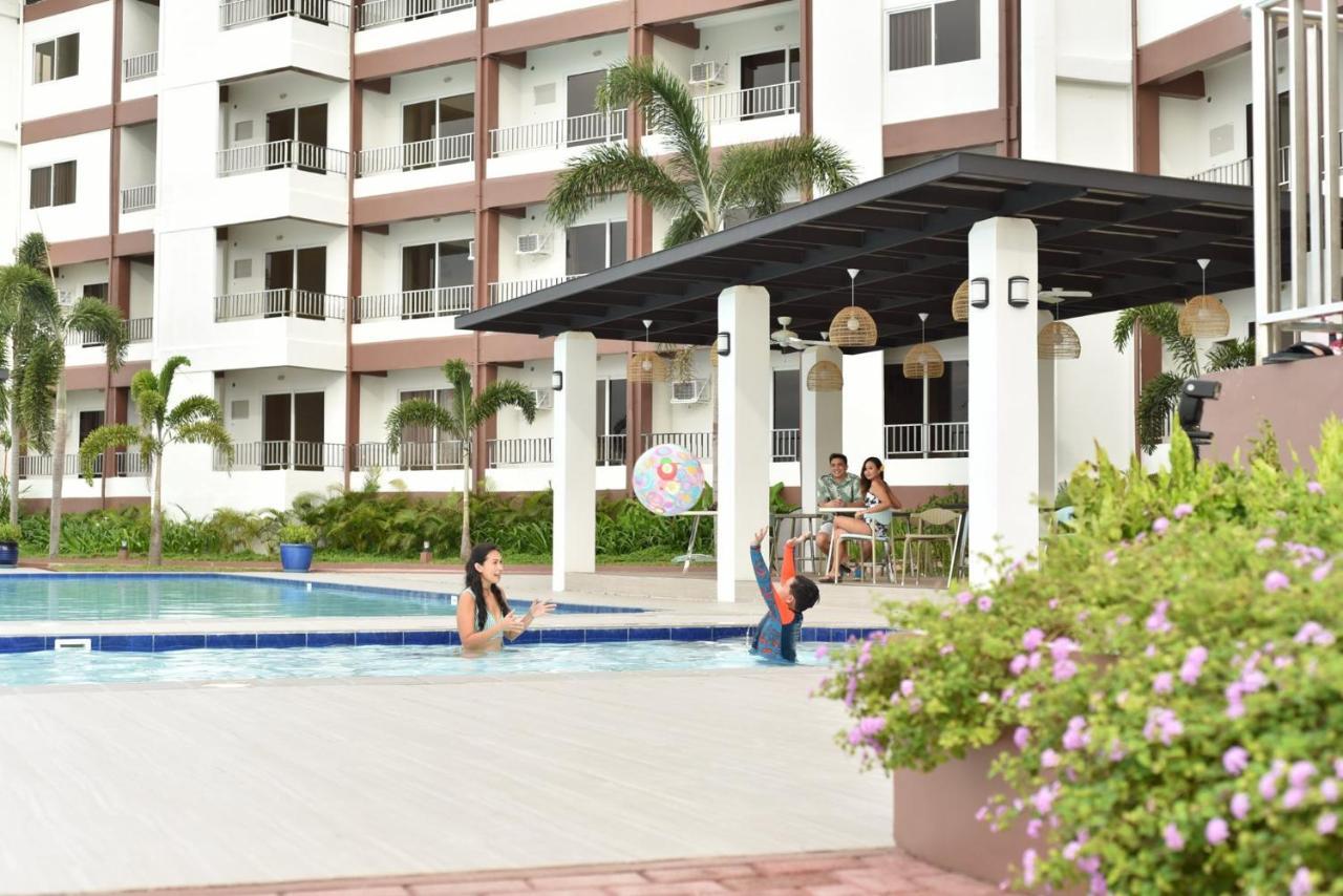 Holiday Oceanview Residences And Resort Samal Bagian luar foto